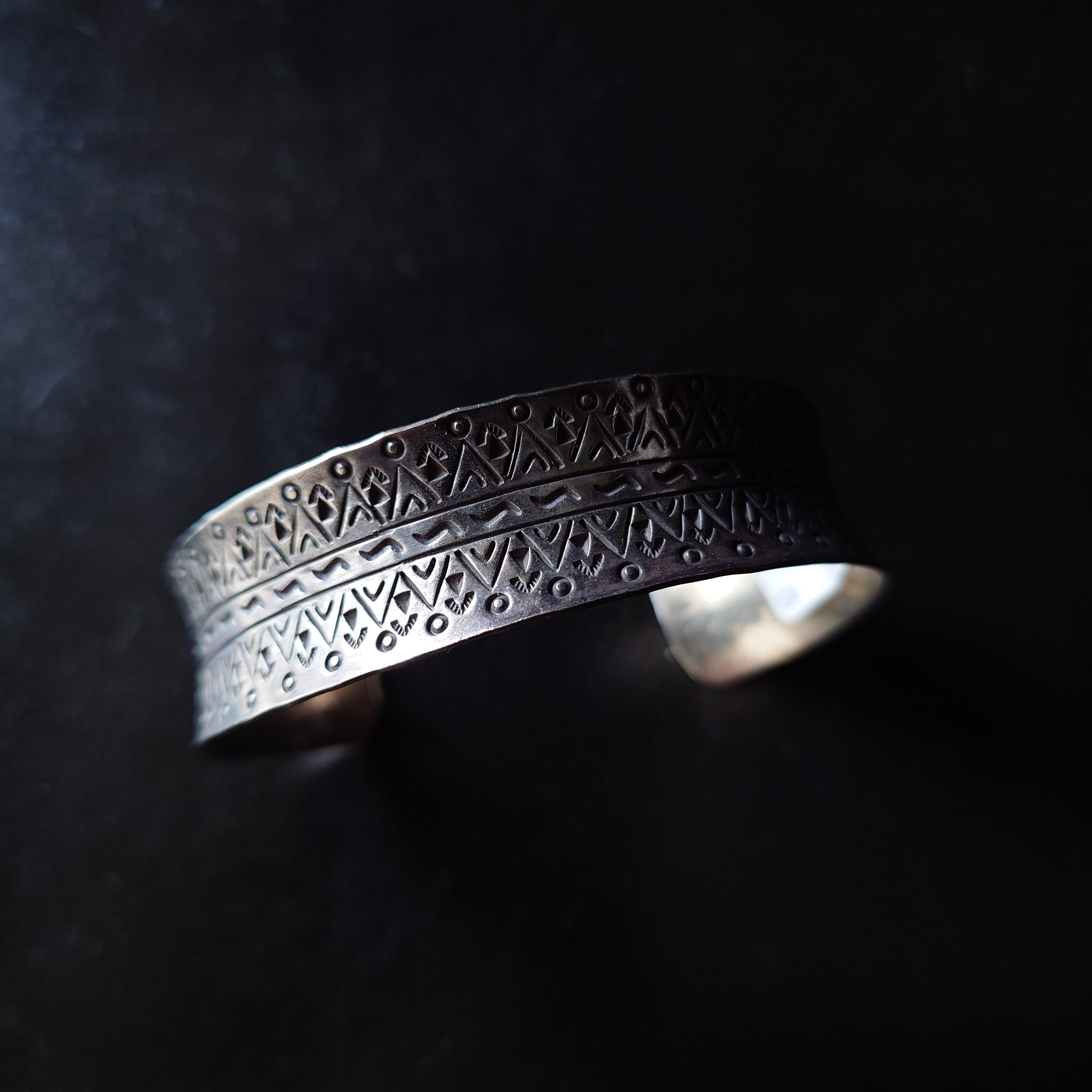 NAVAJO old silver bracelet stmap work – ALLTHAT
