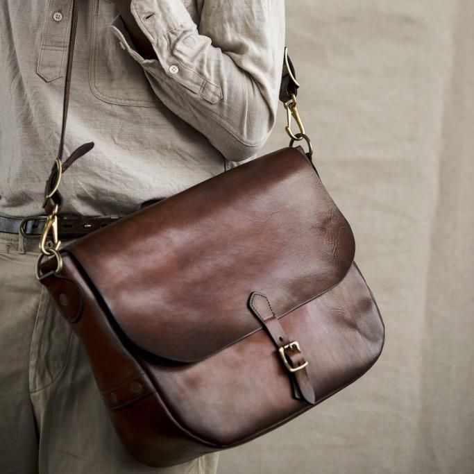 バッグ VASCO LEATHER POSTMAN SHOULDER BAG LARGE vasco / LEATHER POSTMAN SHOULDER BAG -LARGE(PLANE)