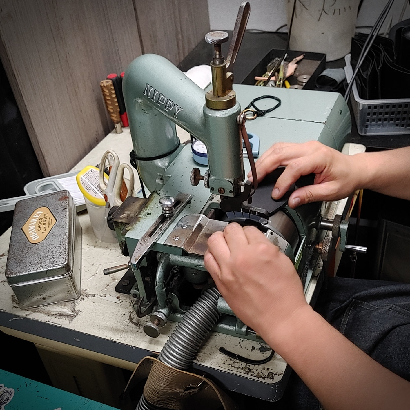 TAHOE LEATHER BOX BAG Blacksteer hide