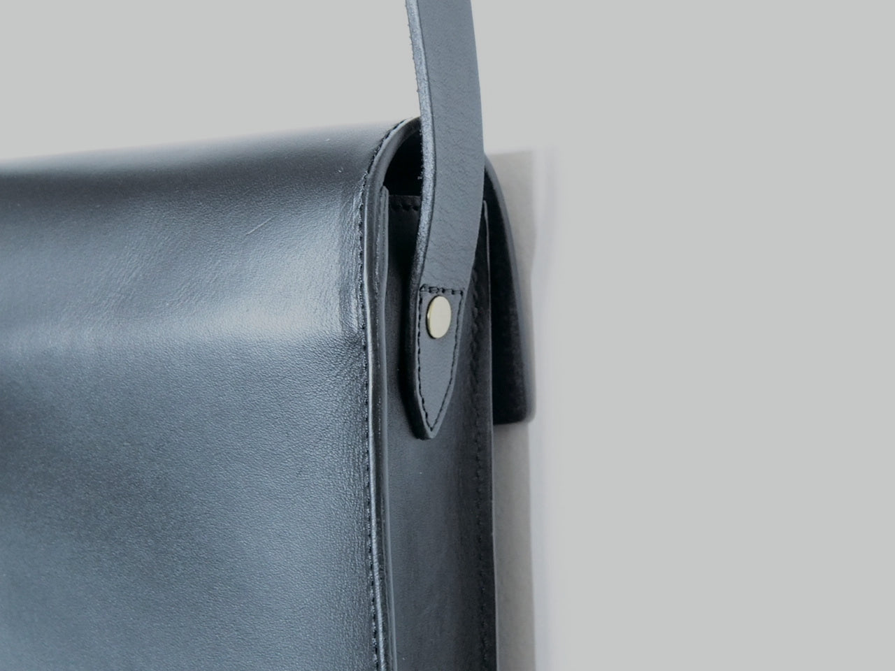 TAHOE LEATHER BOX BAG Blacksteer hide CANVAS LINEN