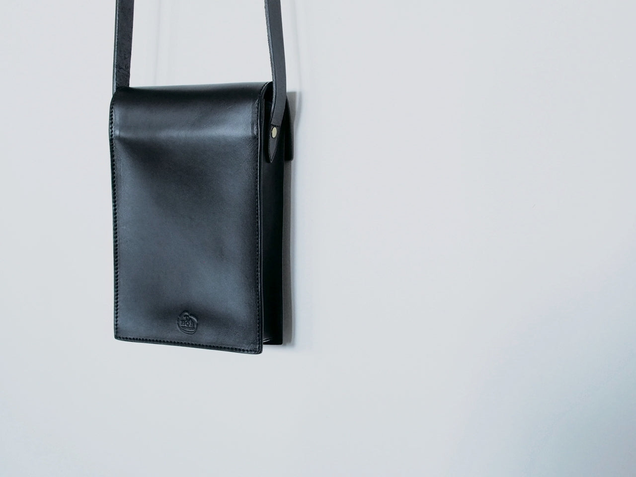 TAHOE LEATHER BOX BAG Blacksteer hide CANVAS LINEN