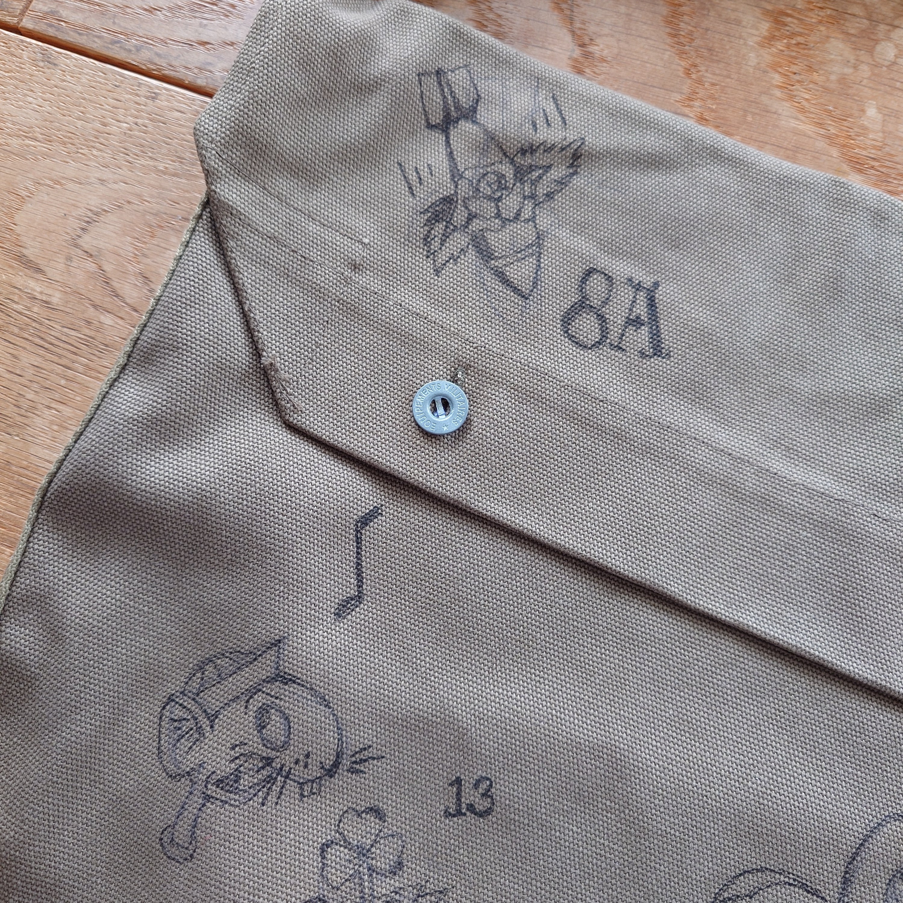 M38 French bread shoulder bag Hand drawing