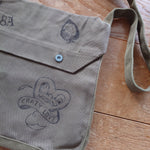 画像をギャラリービューアに読み込む, M38 French bread shoulder bag Hand drawing
