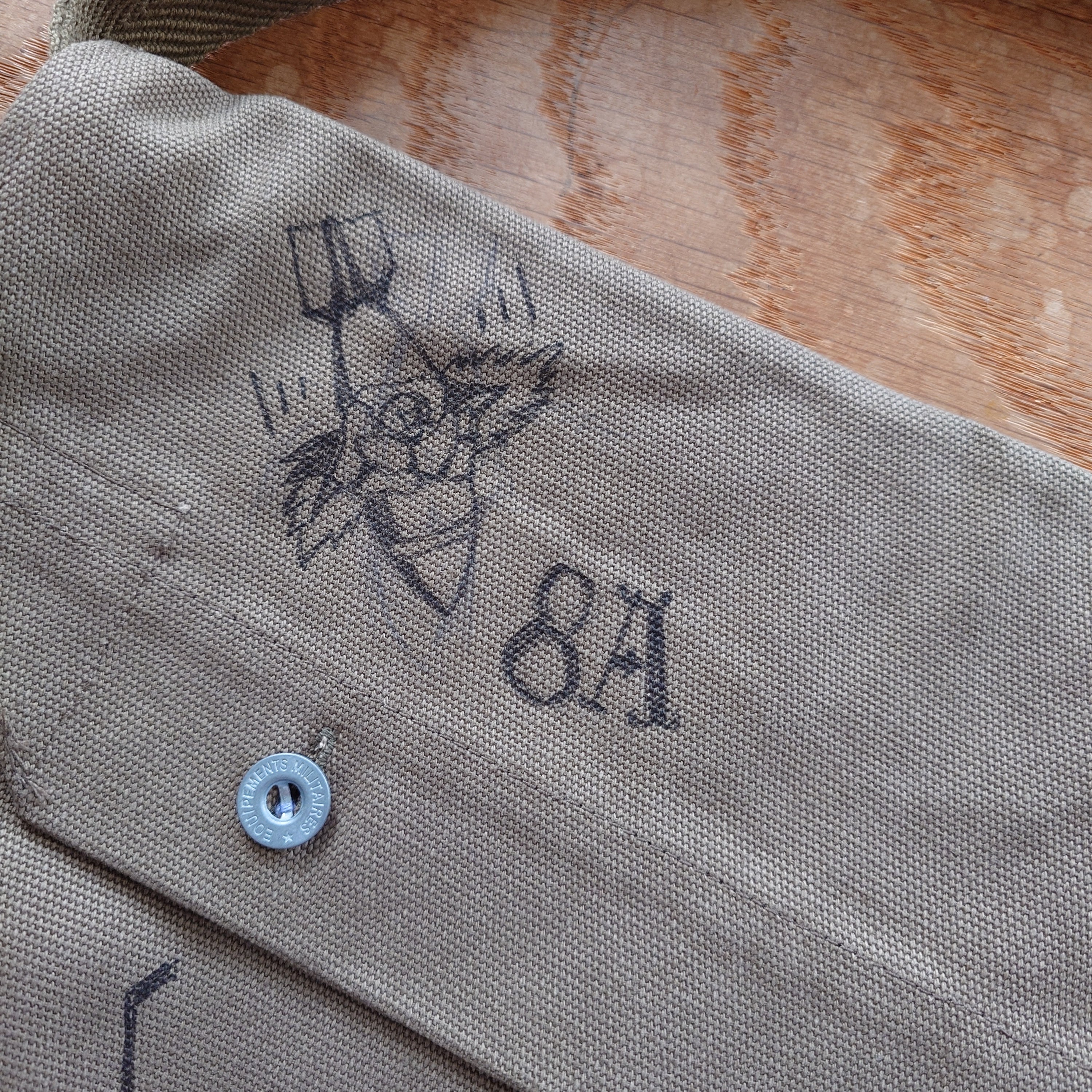 M38 French bread shoulder bag Hand drawing