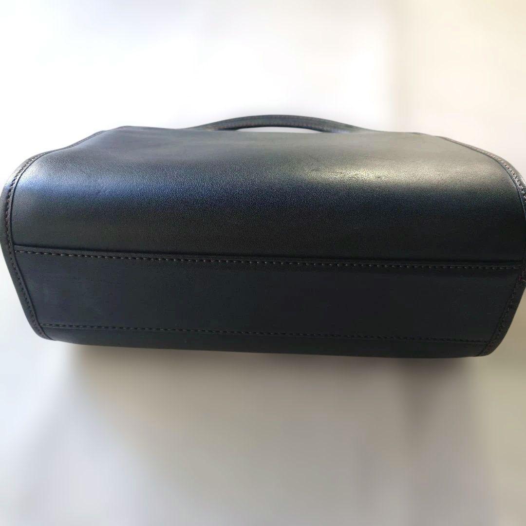 OLD COACH halfmoon leather bag