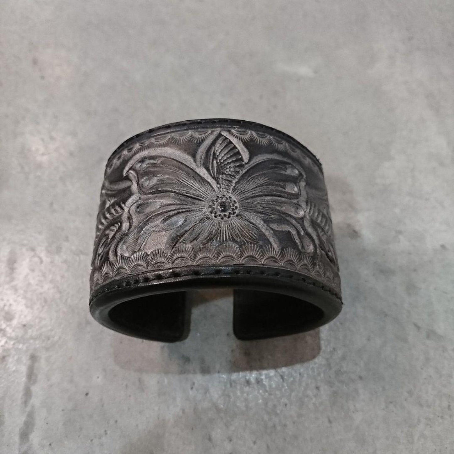 GAIEDE　Leather Carving Bracelet handmade