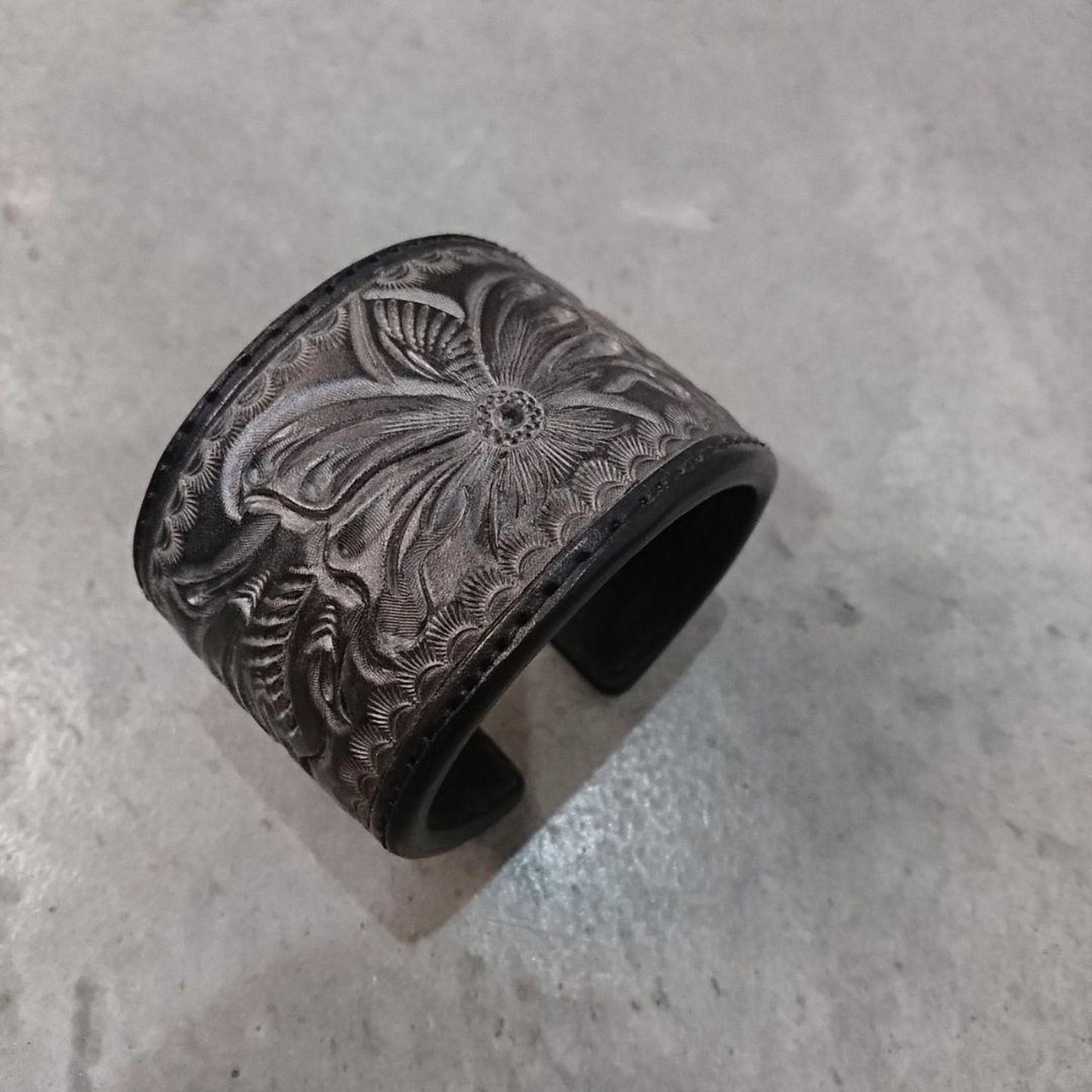 GAIEDE　Leather Carving Bracelet handmade